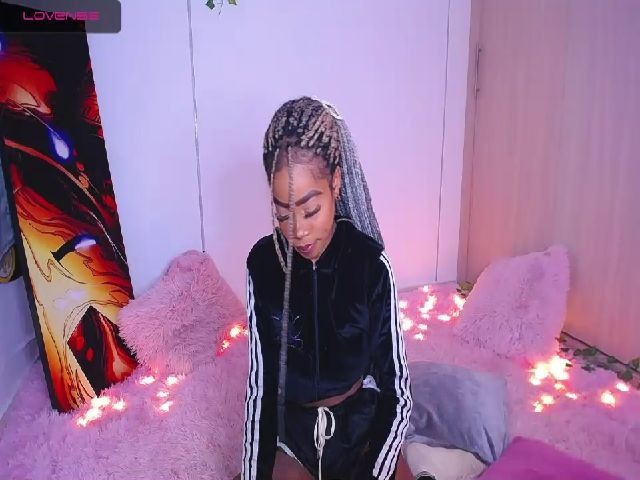 Live sex webcam photo for Aria_brown_ #258298211