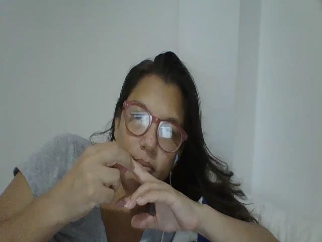 Live sex webcam photo for SweetLola01 #252980803