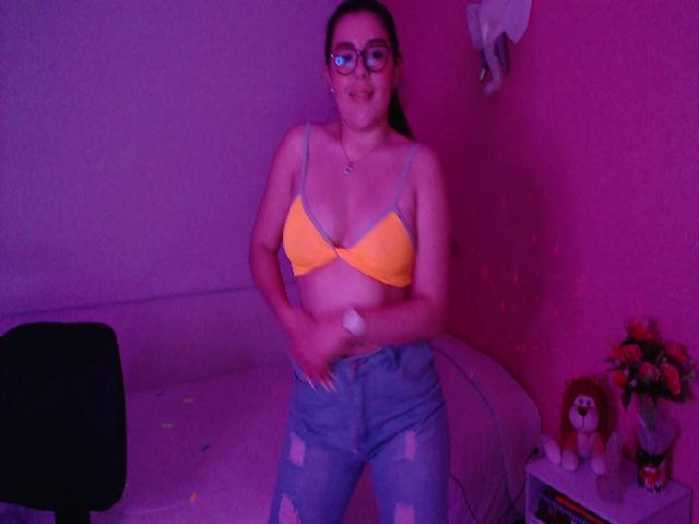 Live sex webcam photo for Frida_porn #262433123