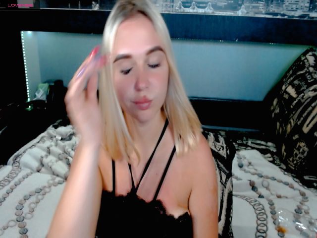 Live sex webcam photo for LindaRichXX #258125491