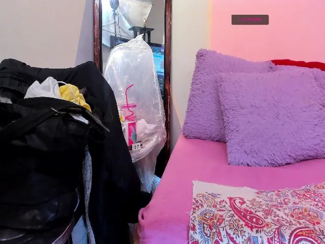 Live sex webcam photo for Violetatoo #254767917