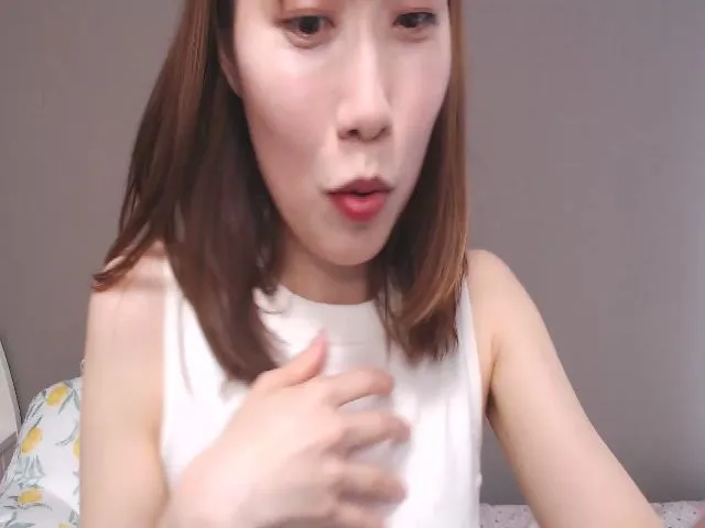 Live sex webcam photo for Miyak0 #261931798