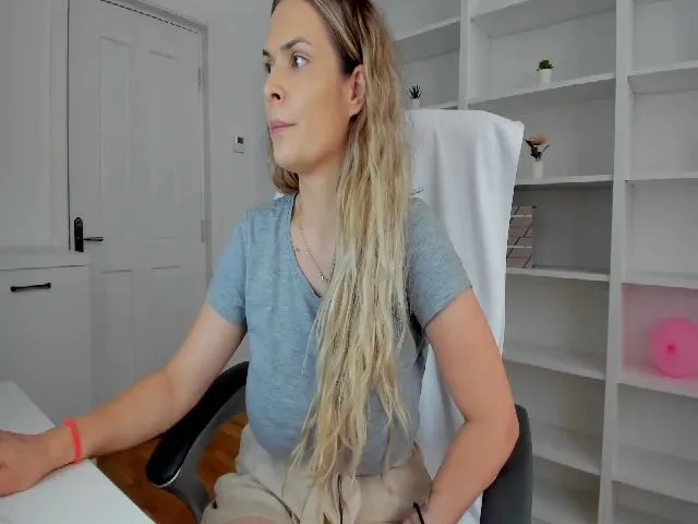 Live sex webcam photo for VanessaCroft #255919481