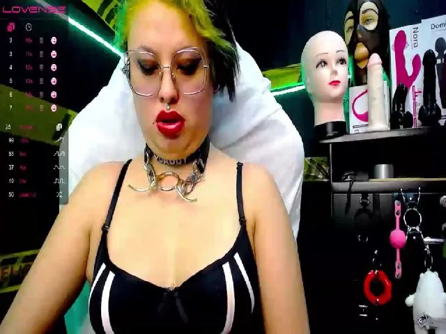 Live sex webcam photo for Rubi_slave #260564734