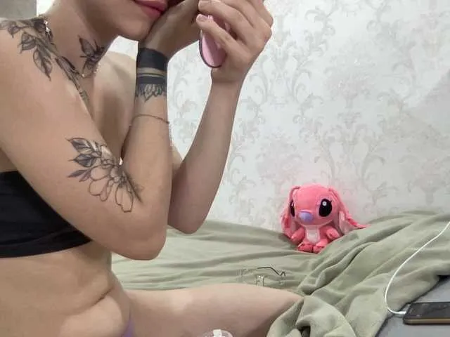 Live sex webcam photo for 669Aleksa669 #263818777