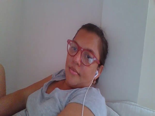 Live sex webcam photo for SweetLola01 #258901054