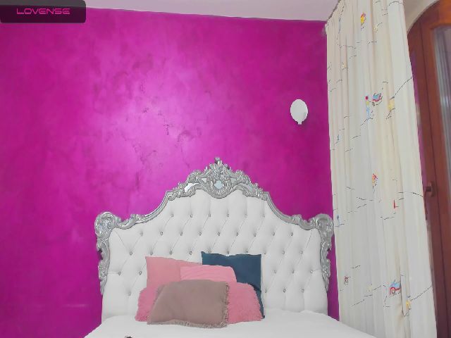 Live sex webcam photo for AimeeTeen #259048113