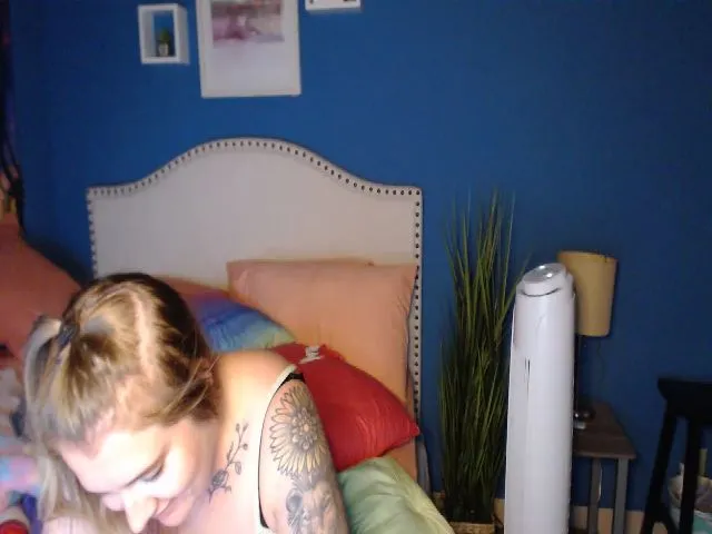 Live sex webcam photo for SnowWhiteXxxx #265316876