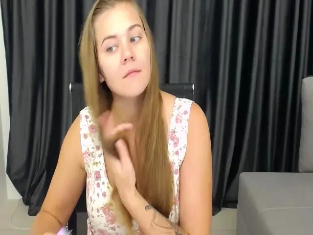 Live sex webcam photo for KellyKleine #255666678