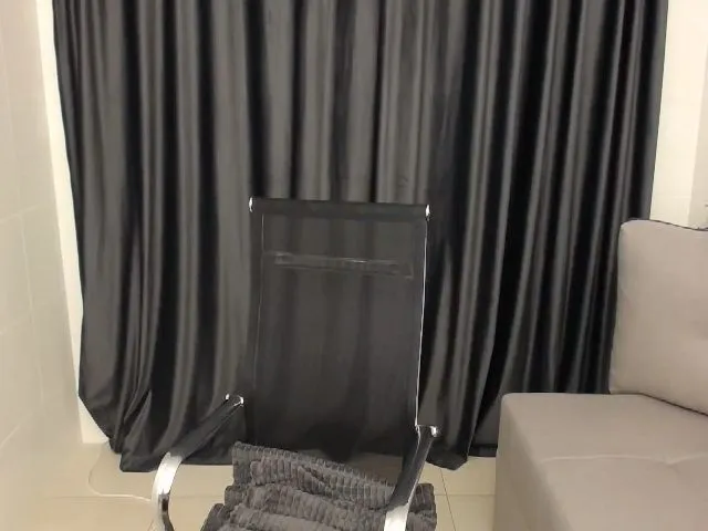 Live sex webcam photo for KellyKleine #255426610