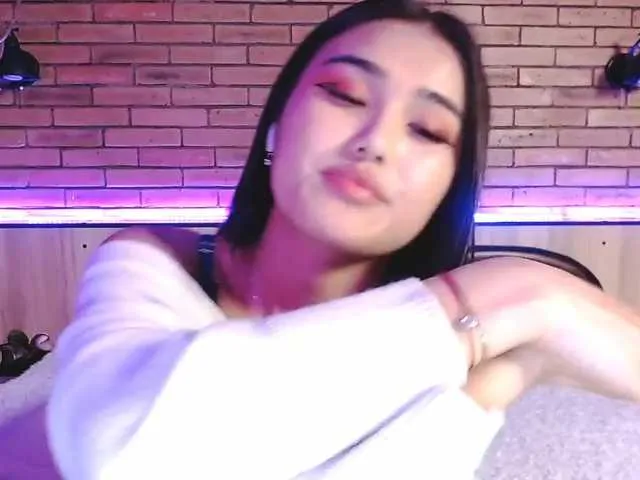 Live sex webcam photo for full-moon #241196205