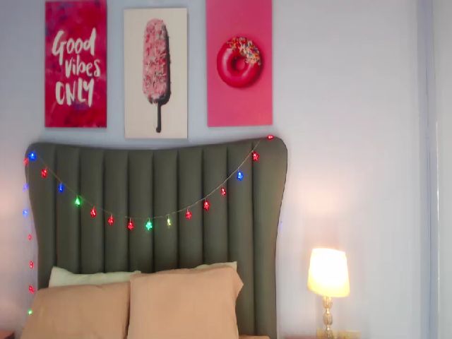 Live sex webcam photo for Heidy_Kclum #263679692