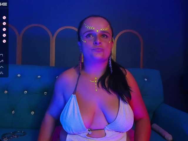 Live sex webcam photo for aliciarobins #287985322