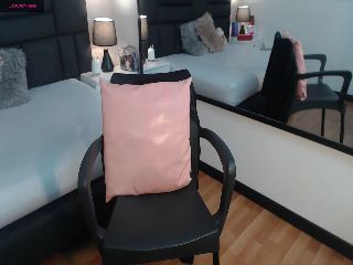 Live sex webcam photo for Crystal_Star9 #252105605