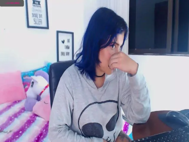 Live sex webcam photo for Emily_2016 #261291228