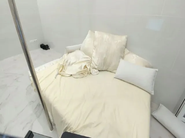 Live sex webcam photo for SuperSexyNat #254931022