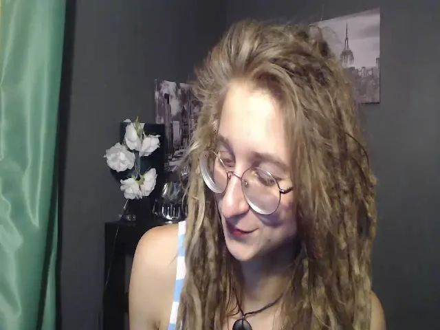 Live sex webcam photo for KINKYkeira #263838826