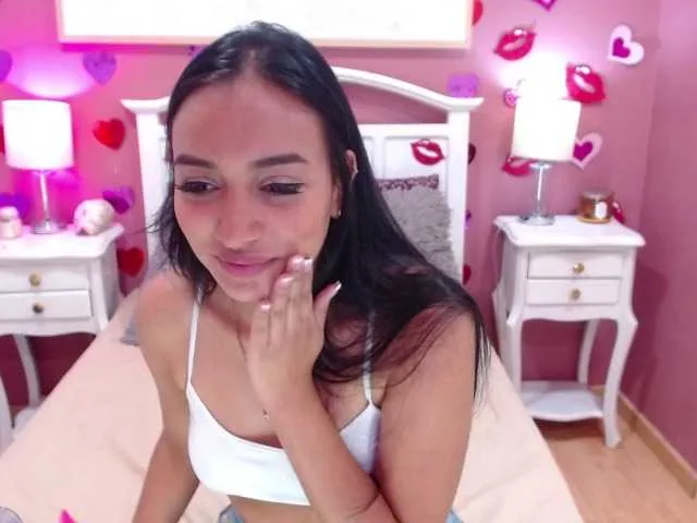 Live sex webcam photo for JoanPolyy #241153347