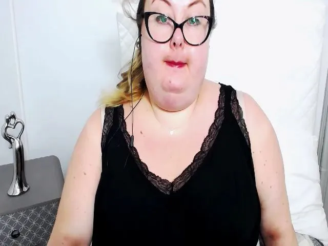 Live sex webcam photo for HornyBonnie #253338822