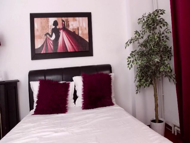 Live sex webcam photo for InnaHottyX #253410808