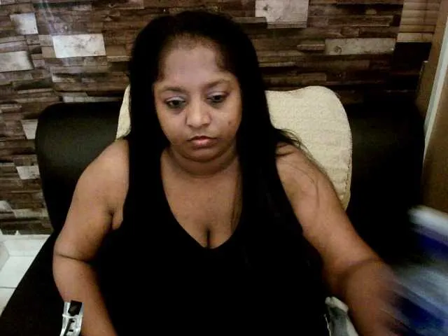 Live sex webcam photo for Indiantasha #287985981