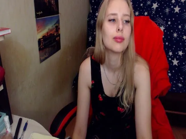 Live sex webcam photo for JessyGinger #256799070