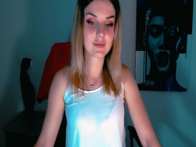 Live sex webcam photo for EmilyFar #257502093