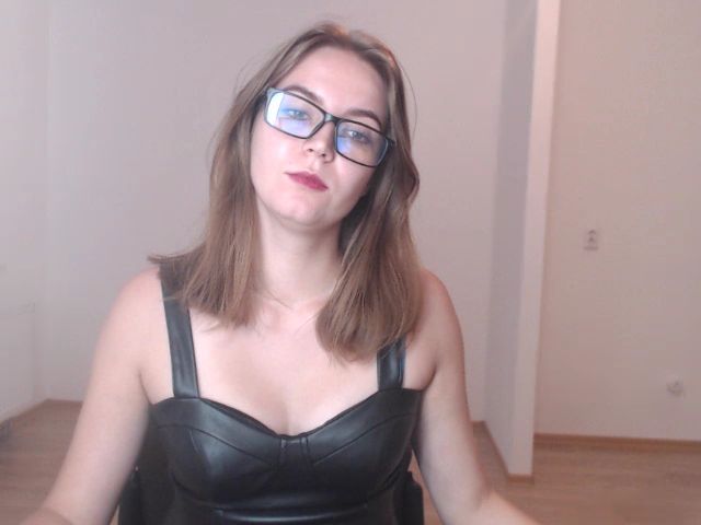 Live sex webcam photo for ALESSA_MOON #263184363