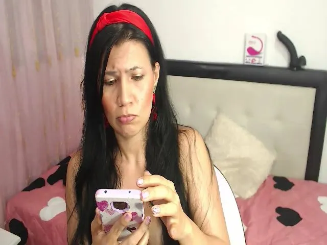 Live sex webcam photo for Pilarstar_ #258985700