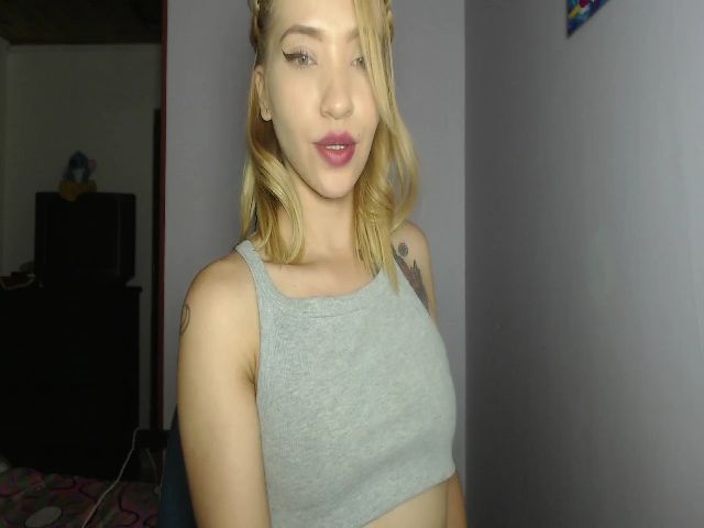 Live sex webcam photo for KellyUnicorn #265439140