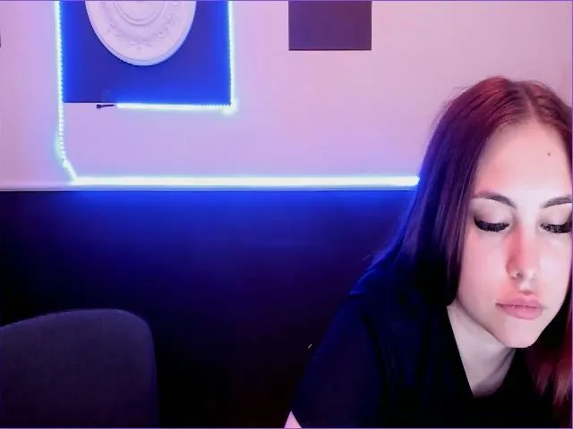 Live sex webcam photo for BeautiAmber #258548358