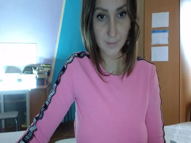 Live sex webcam photo for NikkiKiss_ #259034400
