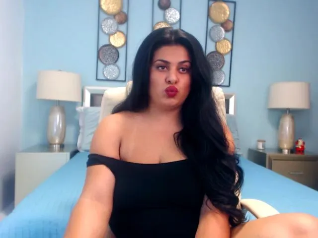 Live sex webcam photo for HeidiCutie #255237997