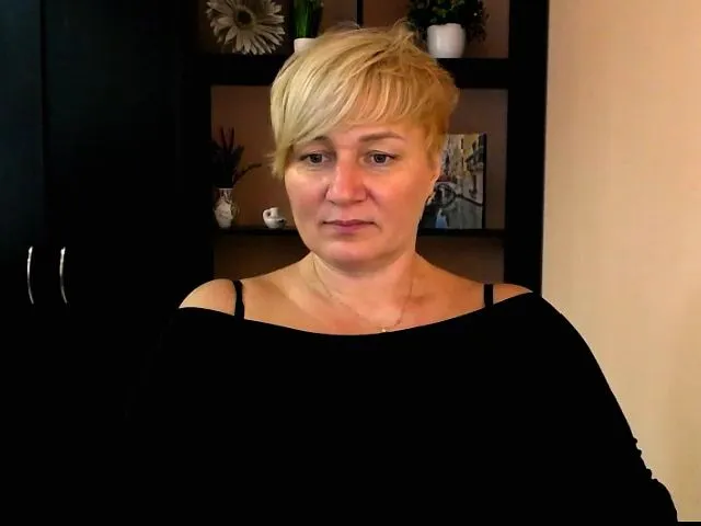 Live sex webcam photo for KailyMey #260043071