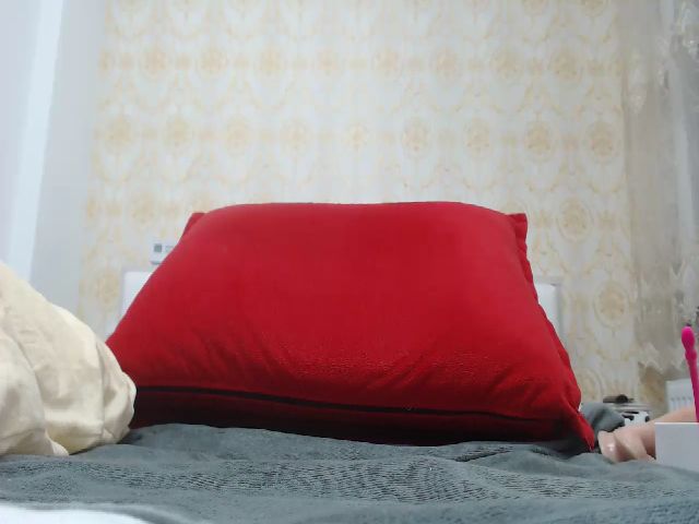 Live sex webcam photo for MelissaBby #255727084