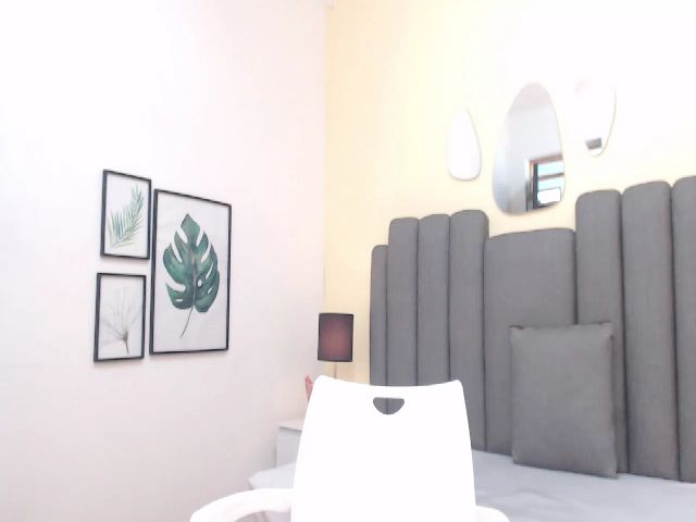 Live sex webcam photo for Sweet_luna_1 #255640580