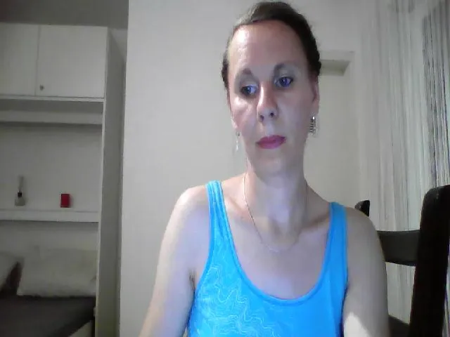 Live sex webcam photo for Naughtyliliy #259483819