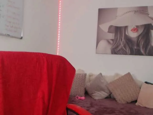 Live sex webcam photo for Evelyn7 #243342358