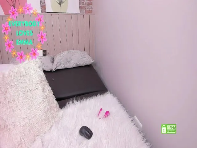 Live sex webcam photo for EmmaSiff #254195602