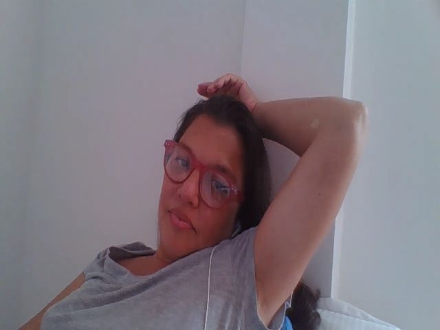 Live sex webcam photo for SweetLola01 #258850456