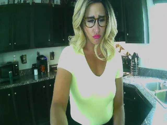 Live sex webcam photo for DaniBrasshole #264367885