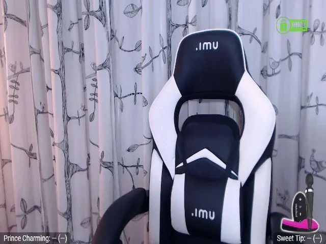 Live sex webcam photo for CharmingKARLA #264121270