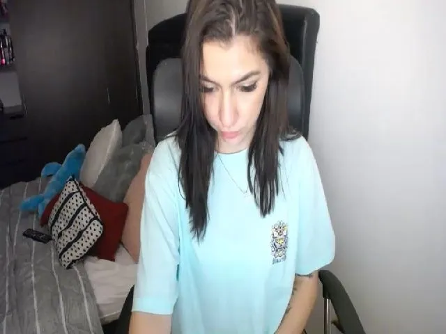 Live sex webcam photo for Valen_giraldo #256114337