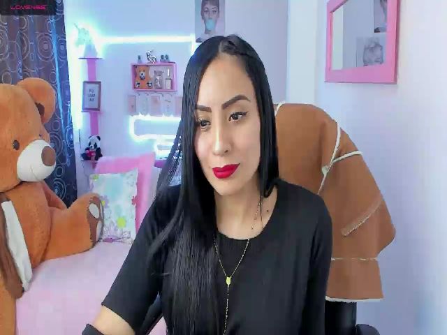 Live sex webcam photo for Paulina2700 #256893808