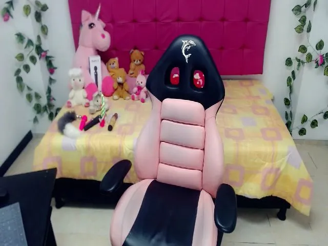 Live sex webcam photo for Pink_queenn #264052824
