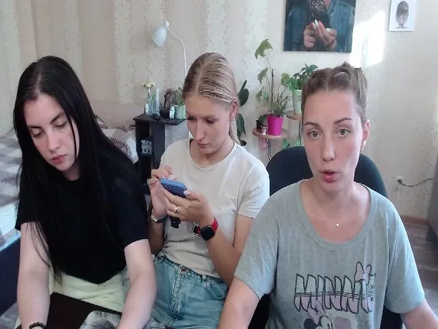 Live sex webcam photo for Emi_lywild #256963832