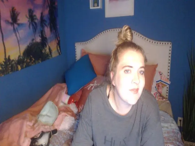 Live sex webcam photo for SnowWhiteXxxx #253913944