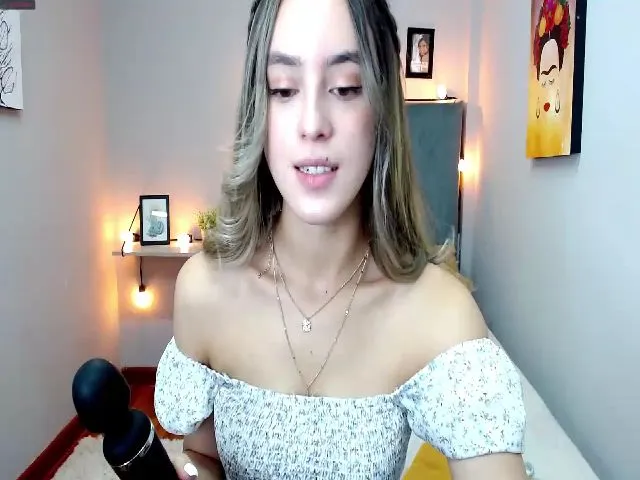 Live sex webcam photo for Laura_Lovee_ #253483191