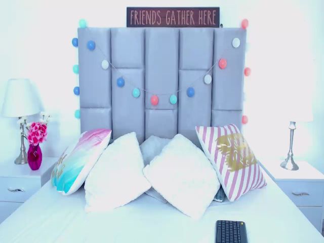 Live sex webcam photo for Mia_thompsons #260851534