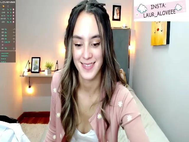 Live sex webcam photo for Laura_Lovee_ #252637779